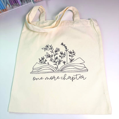 BOOKISH TOTE 🤍